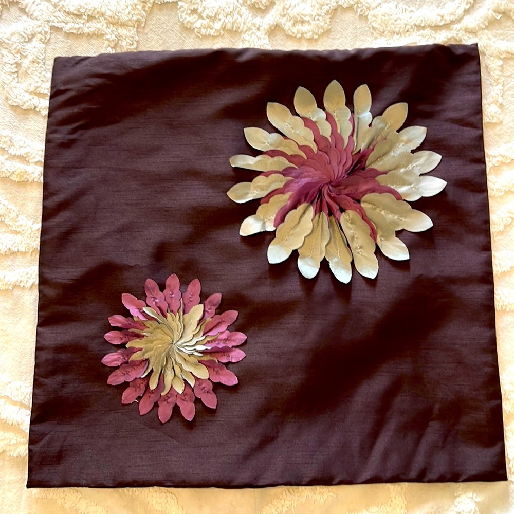 Decorative pillow case 18 x 18”. Good condition.
